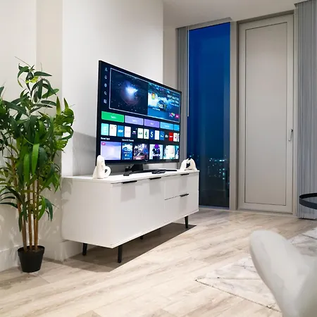 Modern 2 Bed Penthouse With Stunning Views In Manchester City Center-3