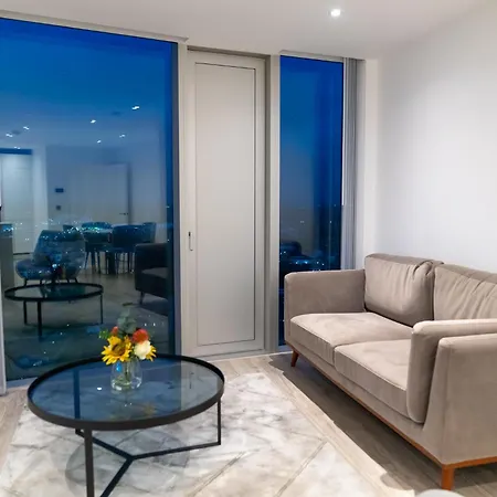 Modern 2 Bed Penthouse With Stunning Views In Manchester City Center-2