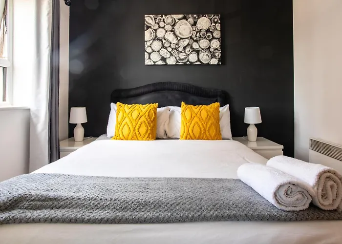 Lord Street Apartment With Free Parking & Wifi- Salford Uni, Victoria Station, Ao Arena