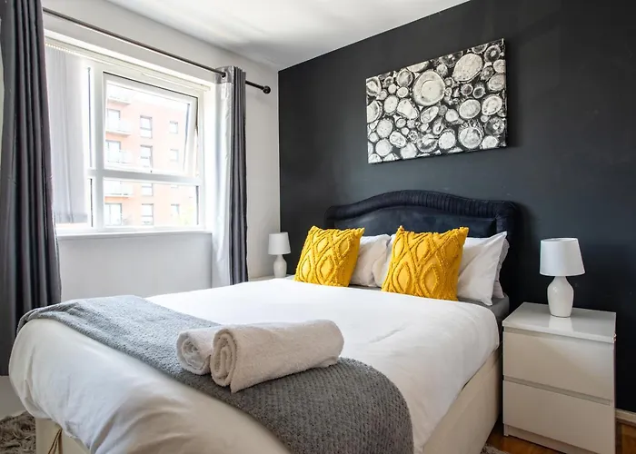 Lord Street Apartment With Free Parking & Wifi- Salford Uni, Victoria Station, Ao Arena